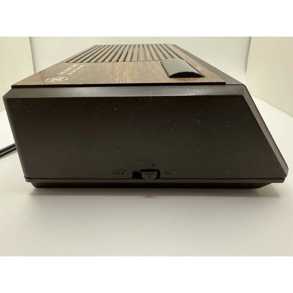 GE Vintage Alarm Clock Radio AM FM Model 7-4616B